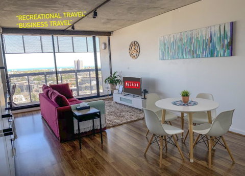 Stylish 2BR 2BT Apt With Bay Views, Secure Parking, Netflix, Gym Pool And Wine - Kempsey Accommodation 0