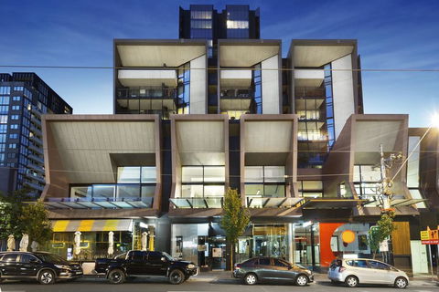 STYLISH 2BR 2BTH + CAR = HEART OF SOUTH YARRA - Kempsey Accommodation 0