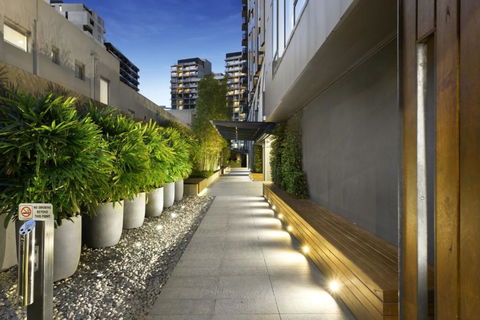 STYLISH 2BR 2BTH + CAR = HEART OF SOUTH YARRA - Kempsey Accommodation 1