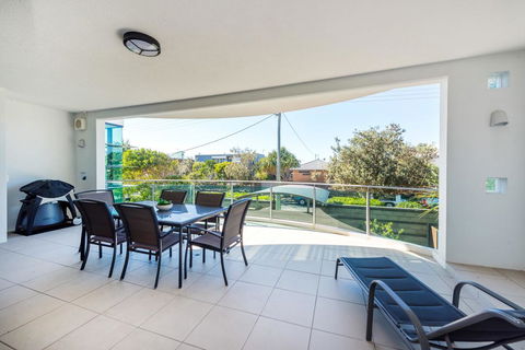 Stylish Beach Side Apartment - Unit 5 - 33 Lorikeet Drive - Kempsey Accommodation 1