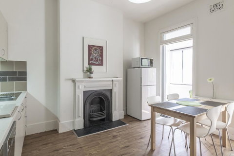 Stylish House - Moments To Kings Cross & City - Kempsey Accommodation 3
