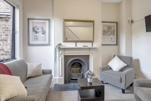 Stylish House - Moments To Kings Cross & City - Kempsey Accommodation 2