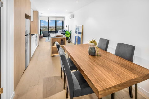 Stylish One-Bed Apartment With Balcony And Parking - Kempsey Accommodation 2