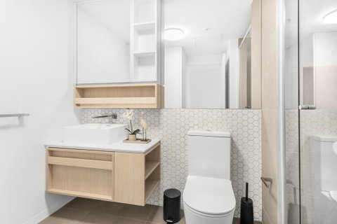Stylish One-Bed Apartment With Balcony And Parking - Kempsey Accommodation 3
