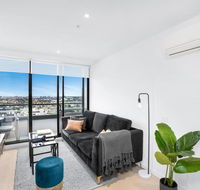 Stylish One-Bed Apartment With Balcony and Parking - Kempsey Accommodation