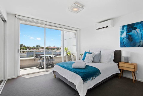 Stylish Saint Kilda Pad. Walk To Beach And Cafes, Luna Park - Kempsey Accommodation 2