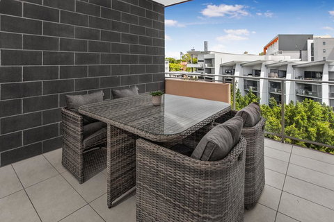 Stylish Split Level Apartment 13 Minutes From City - Kempsey Accommodation 2