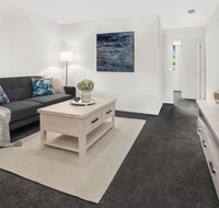 Stylish Split Level Apartment 13 Minutes From City - Kempsey Accommodation