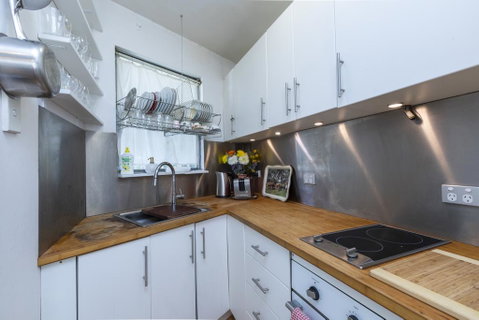 Sunlit Studio In The Trees, Walk To The Beach - Kempsey Accommodation 2