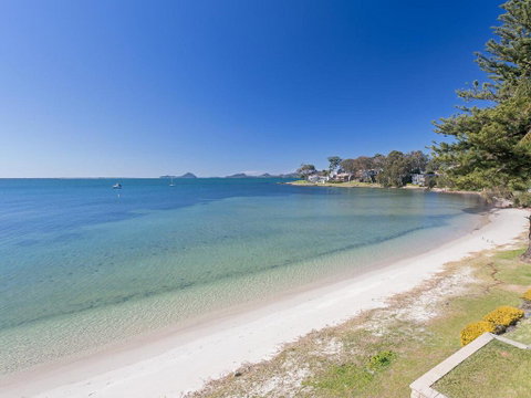 Sunrise Waters', 2/63 Soldiers Point Road - Stunning Waterfront Property - Kempsey Accommodation 1