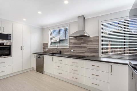 Sunset Beach House - Soldiers Point Sleeps 9 - Kempsey Accommodation 3
