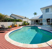 Super Sized Family Retreat With a Pool - Kempsey Accommodation