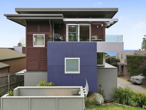 SURF CENTRAL - Wifi, Double Garage & Smack Bang In The Middle Of Town - Kempsey Accommodation 0