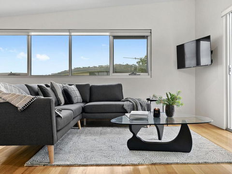 SURF CENTRAL - Wifi, Double Garage & Smack Bang In The Middle Of Town - Kempsey Accommodation 1