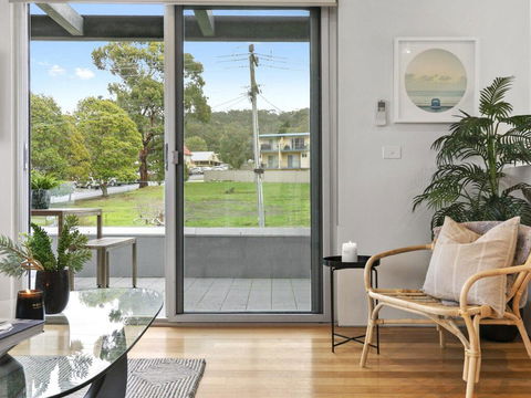 SURF CENTRAL - Wifi, Double Garage & Smack Bang In The Middle Of Town - Kempsey Accommodation 2