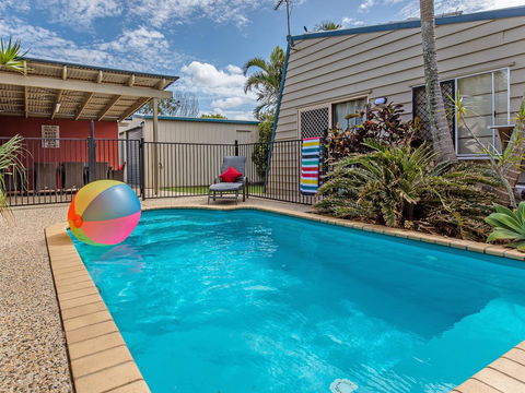 Surf Club House, Pet Friendly, Sunshine Coast, Holiday House, Marcoola - Kempsey Accommodation 0