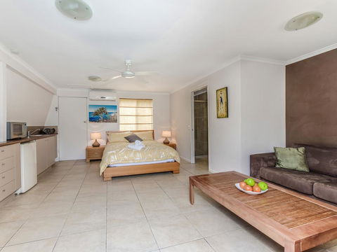 Surf Club House, Pet Friendly, Sunshine Coast, Holiday House, Marcoola - Kempsey Accommodation 1