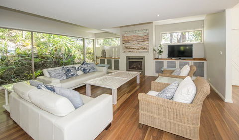 Surfers Ave Retreat Narrawallee - Kempsey Accommodation 3