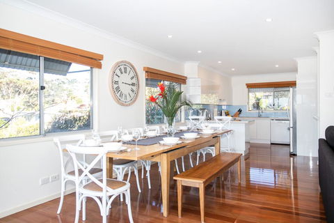 Surfers Beach House - Kempsey Accommodation 1