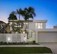 Surfers Paradise Holiday Home Almalfi Drive - Kempsey Accommodation