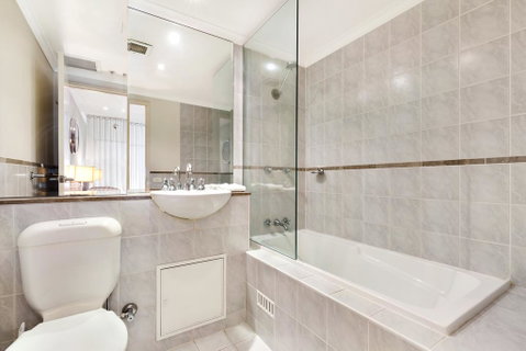 Surry Hills Modern One Bedroom Apartment (310GOUL) - Kempsey Accommodation 3