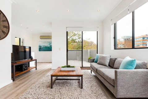 Surry Hills Modern Self-Contained One-Bedroom Apartment (19 FOV) - Kempsey Accommodation 1