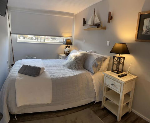 Swamp Fox Luxury 2BR Dutch Barge - Kempsey Accommodation 1