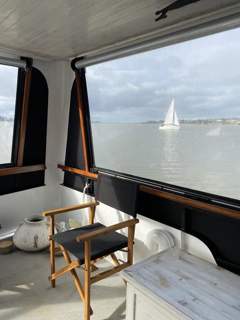 Swamp Fox Luxury 2BR Dutch Barge - Kempsey Accommodation 3