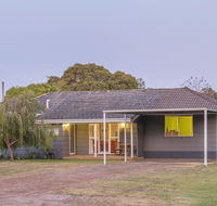 Swell Shack - Kempsey Accommodation