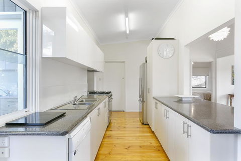 Tallarook Beach House - Very Close To Beach - Kempsey Accommodation 3