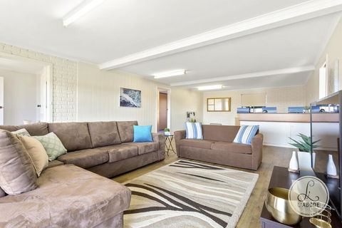 TASSIE SEASIDE SERENITY - L'Abode Accommodation - Kempsey Accommodation 3
