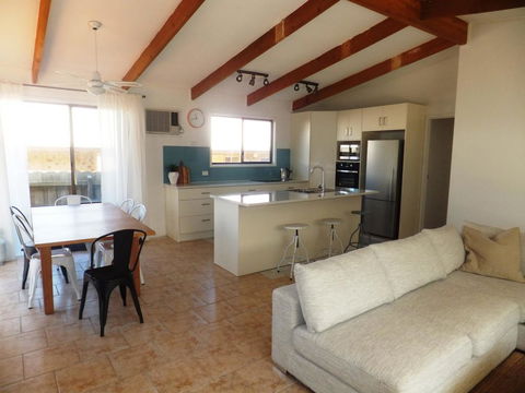 TERRIFIC ON TAMARA CRESCENT - Kempsey Accommodation 3