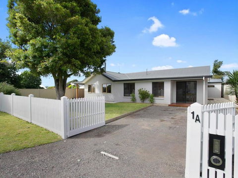THE ASHMAN HOUSE - Modern And Close To Town - Kempsey Accommodation 0