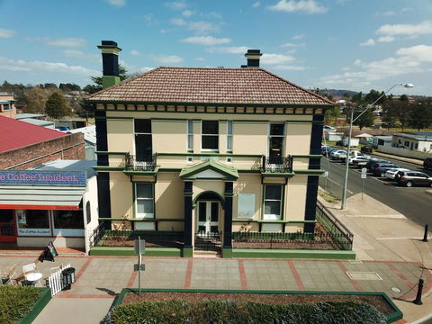The Bank Guesthouse Glen Innes - Kempsey Accommodation 0