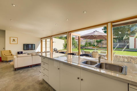 Brampton Cottage - Kempsey Accommodation 18