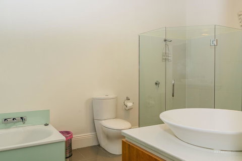 Roxburgh House Apartments - Kempsey Accommodation 4