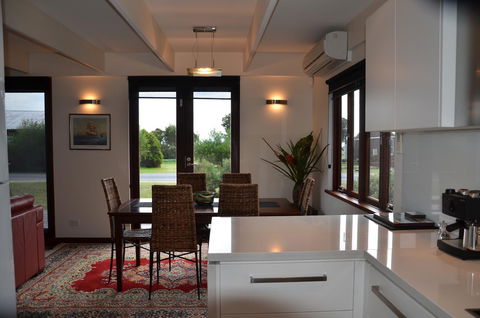 Yolla Beach House - Kempsey Accommodation 2