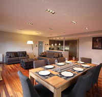 Sunny 3 Bedroom Apartment in Sandy Bay - Kempsey Accommodation