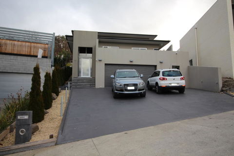 Sunny 3 Bedroom Apartment In Sandy Bay - Kempsey Accommodation 9