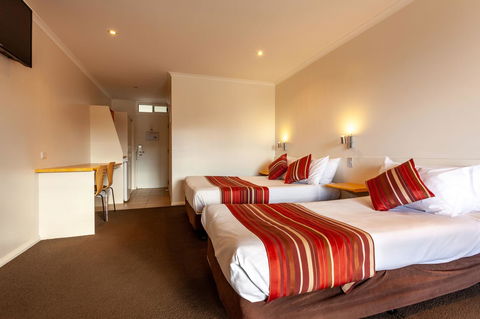Beachfront Bicheno - Kempsey Accommodation 27