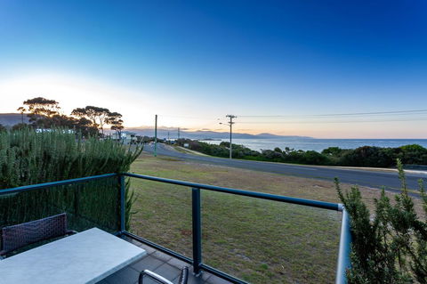 Beachfront Bicheno - Kempsey Accommodation 10