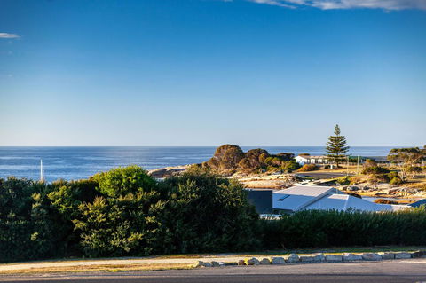 Beachfront Bicheno - Kempsey Accommodation 22