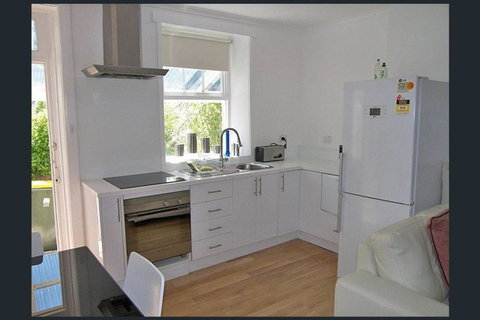 Hobart Colonial Apartment - Kempsey Accommodation 0