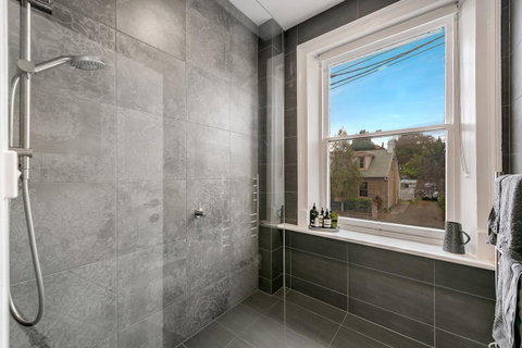 City Retreat Hobart - Kempsey Accommodation 9