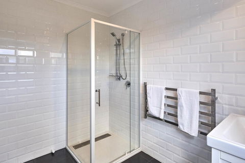 DOLPHIN LOOKOUT COTTAGE - Amazing Views Of The Bay Of Fires - Kempsey Accommodation 3