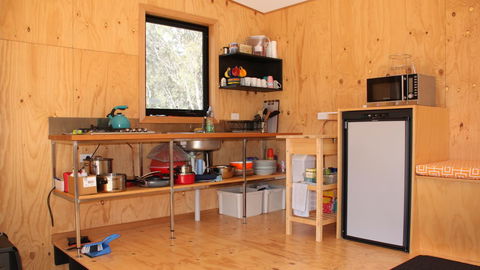 BAY OF FIRES ECO HUT Off Grid Experience At Binalong Bay - Kempsey Accommodation 9