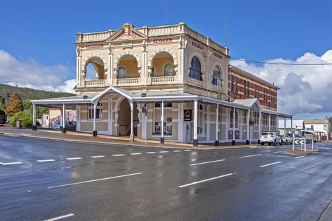 Empire Hotel Queenstown - Kempsey Accommodation 0