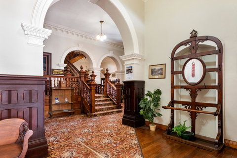 Empire Hotel Queenstown - Kempsey Accommodation 19