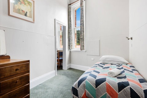 Empire Hotel Queenstown - Kempsey Accommodation 12