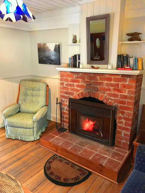 Platypus Playground Riverside Cottage - Kempsey Accommodation 6